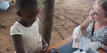 Vrijwilliger in een malariagebied: Diana voerde malaria screenings uit in Ghana